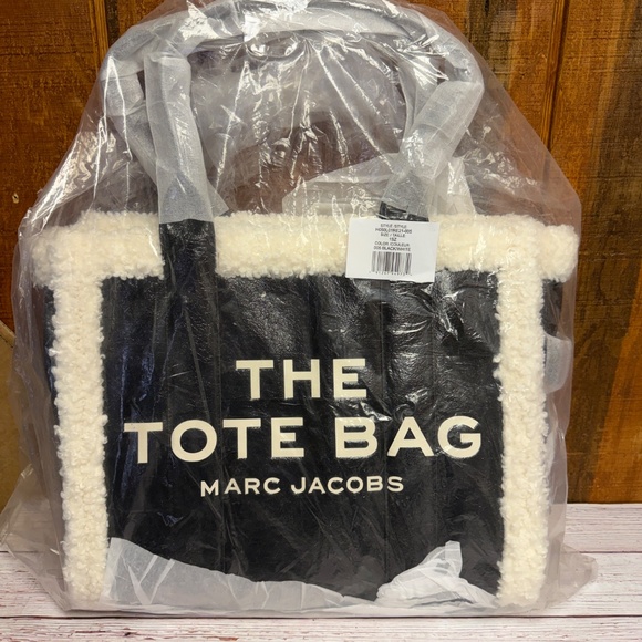 Marc Jacobs The Large Crinkle Teddy Tote - Black w/ White Trim - Picture 9 of 9